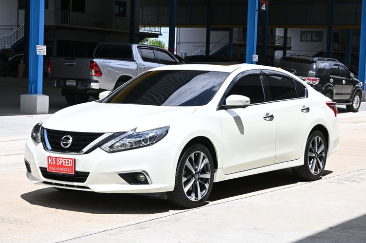 รถ Nissan Teana 2.0 XL สี ขาว