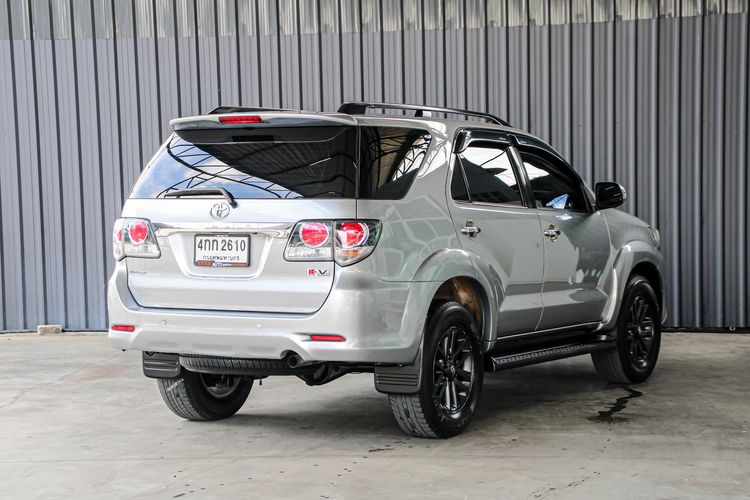 Toyota Fortuner 2015 2.5 V Utility-car ดีเซล ไม่ติดแก๊ส เกียร์อัตโนมัติ เทา รูปที่ 4