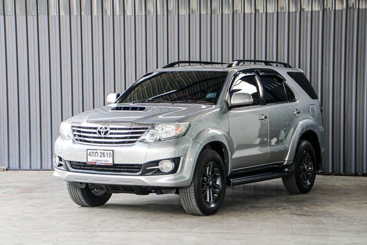 Toyota Fortuner 2015 2.5 V Utility-car ดีเซล ไม่ติดแก๊ส เกียร์อัตโนมัติ เทา