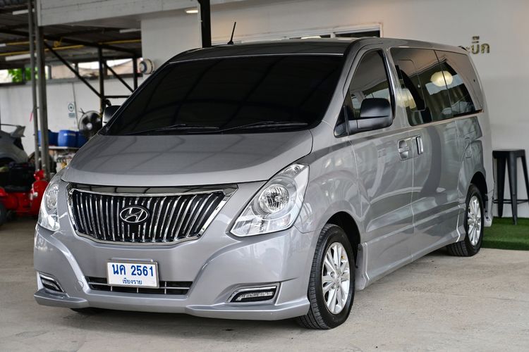 รถ Hyundai H-1  2.5 Executive สี บรอนซ์เงิน