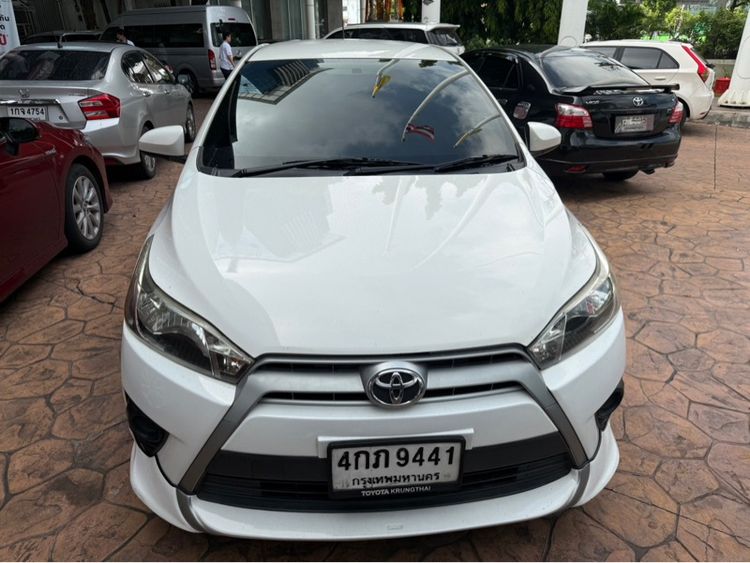 Toyota Yaris 2015 1.2 E Sedan เบนซิน ไม่ติดแก๊ส เกียร์อัตโนมัติ ขาว รูปที่ 2