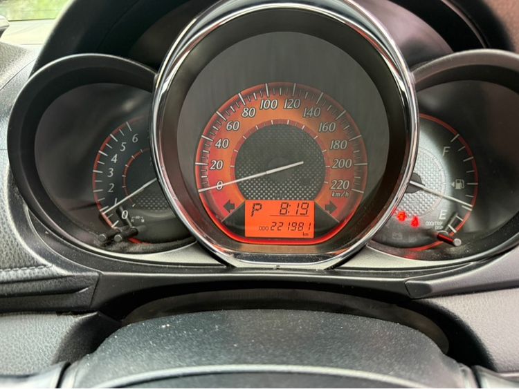 Toyota Yaris 2015 1.2 E Sedan เบนซิน ไม่ติดแก๊ส เกียร์อัตโนมัติ ขาว รูปที่ 4