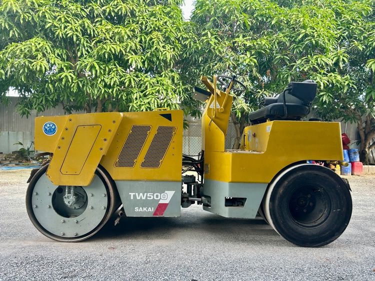 รถบดล้อหน้าเหล็กล้อหลังยาง 4 เส้น SAKAI รุ่น TW500  หนัก 4ตัน