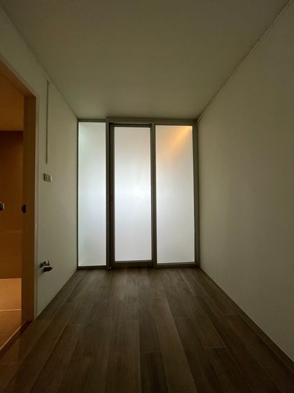 อื่นๆ ไม่อนุญาต มีบางส่วน สร้างเสร็จก่อน 2010 ห้องสวยมาก ธารารินทร์ เจ้าพระยา ชั้น 14 รีโนเวทใหม่ทั้งห้อง ยังไม่เคยใช้งาน รูปที่ 4