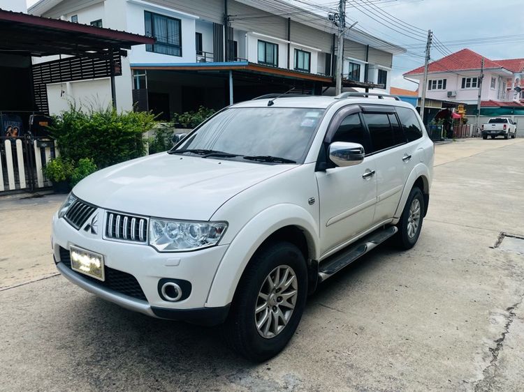 รถ Mitsubishi Pajero Sport 2.5 GT สี ขาว