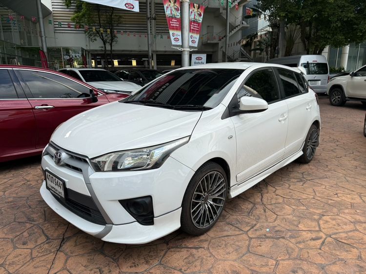 รถ Toyota Yaris 1.2 E สี ขาว