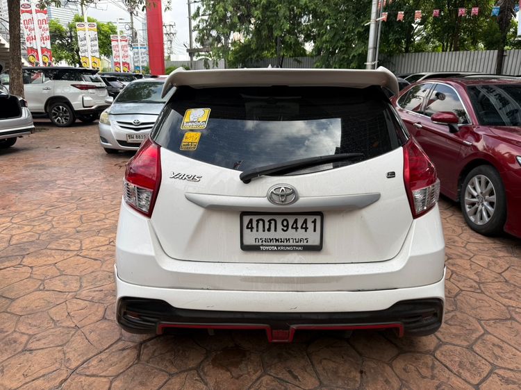 Toyota Yaris 2015 1.2 E Sedan เบนซิน ไม่ติดแก๊ส เกียร์อัตโนมัติ ขาว รูปที่ 4
