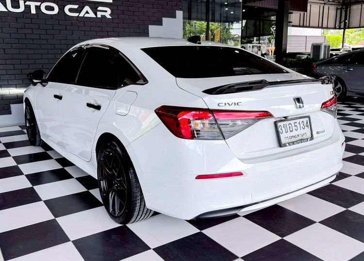 Honda Civic 2023 2.0 eHEV RS Sedan เบนซิน ไม่ติดแก๊ส เกียร์อัตโนมัติ ขาว รูปที่ 4