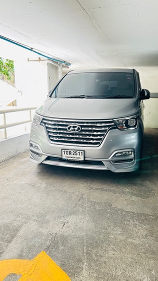 รถ Hyundai Grand Starex 2.5 Premium สี บรอนซ์เงิน
