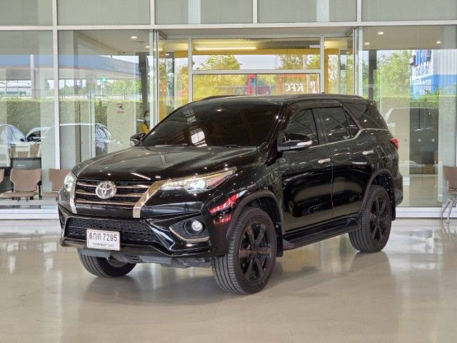 รถ Toyota Fortuner 2.8 V TRD Sportivo สี ดำ