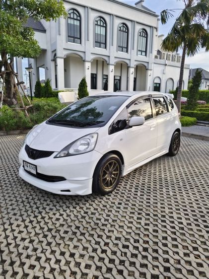 Honda Jazz 2009 1.5 V i-VTEC Sedan เบนซิน ไม่ติดแก๊ส เกียร์อัตโนมัติ ขาว
