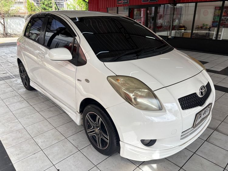 รถ Toyota Yaris 1.5 J สี ขาว