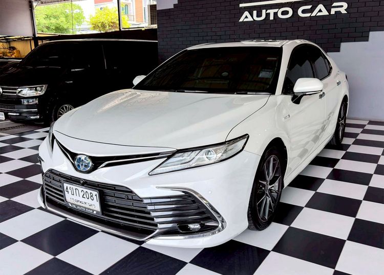 รถ Toyota Camry 2.5 Hybrid Premium Luxury สี ขาว