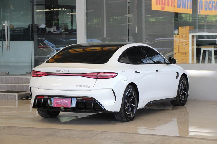 BYD Seal 2024 Performance AWD Sedan ไฟฟ้า ไม่ติดแก๊ส เกียร์อัตโนมัติ ขาว รูปที่ 2