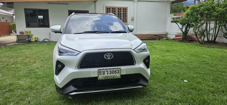 รถ Toyota Yaris Cross 1.5 HEV Premium Luxury สี ขาว
