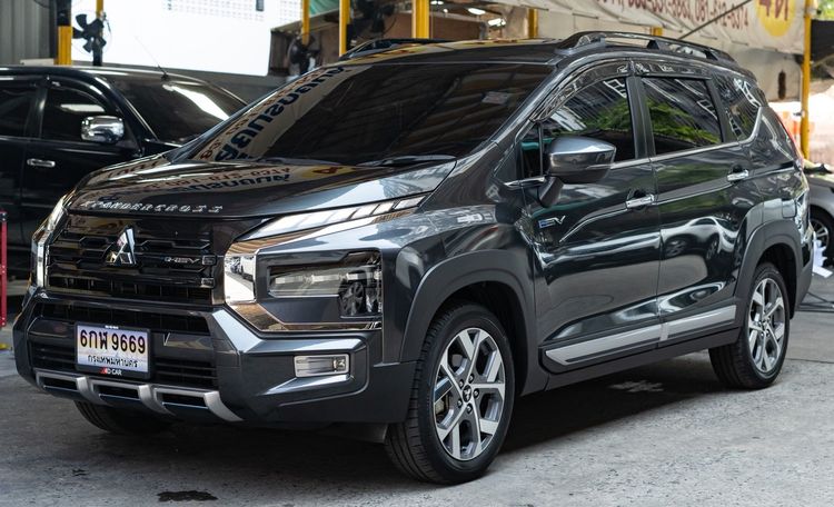 รถ Mitsubishi Xpander Cross 1.6 HEV สี เทา