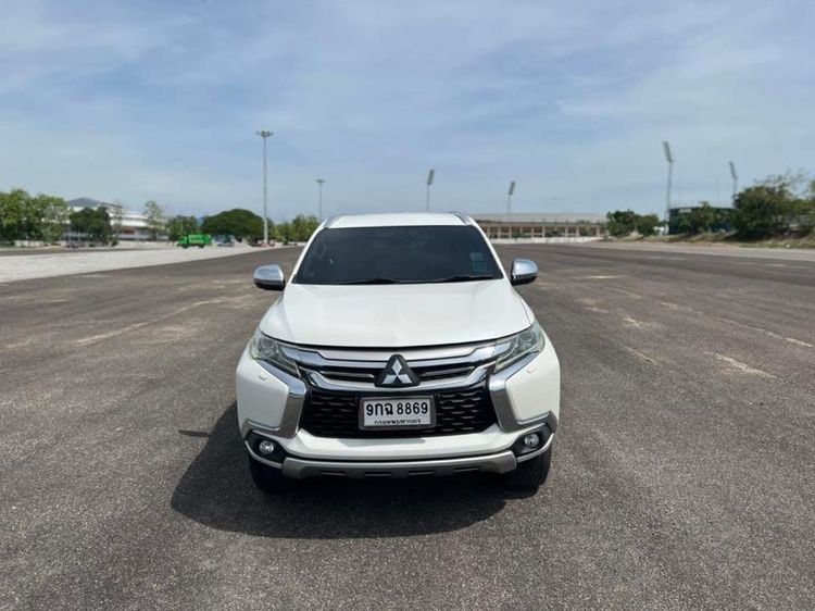 รถ Mitsubishi Pajero Sport 2.4 GT สี ขาว