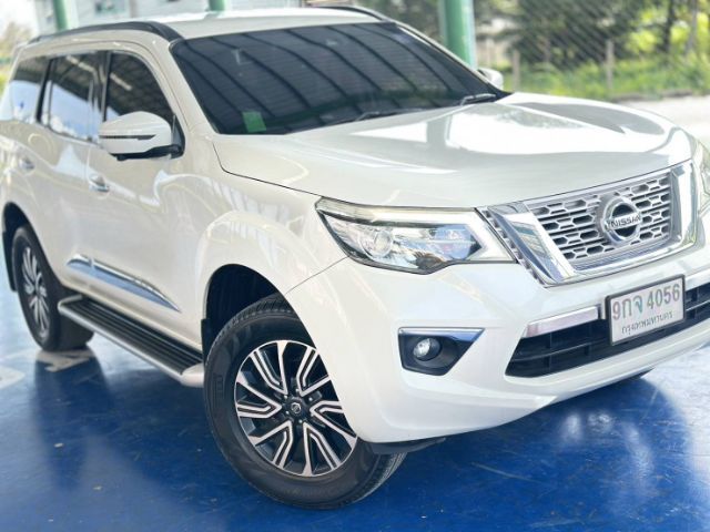 รถ Nissan Terra 2.3 VL สี ขาว