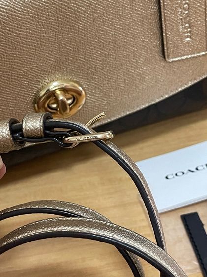 Coach Tilly Top Handle รูปที่ 13
