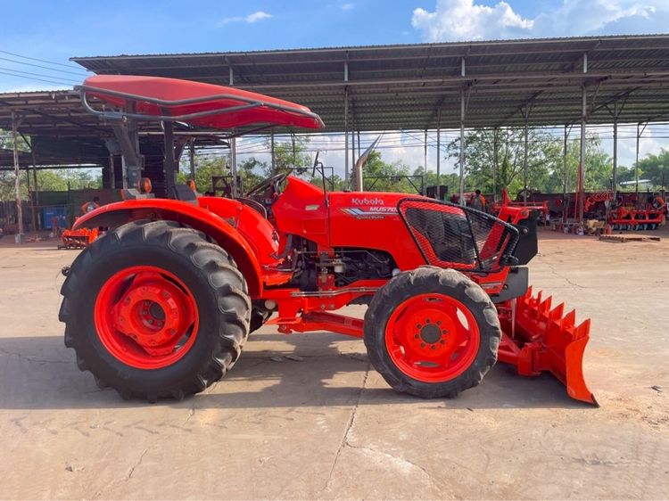 ดันแรง พร้อมดัน คันใหญ่ ใช้ดี รถไถคูโบต้ารุ่น MU5702ใบดันดินหน้า ผาน 1 ตัว ดาวน์   0 บาท สนใจโทรสอบถามหรือมาดูที่ร้านเราได้จ้า รูปที่ 3