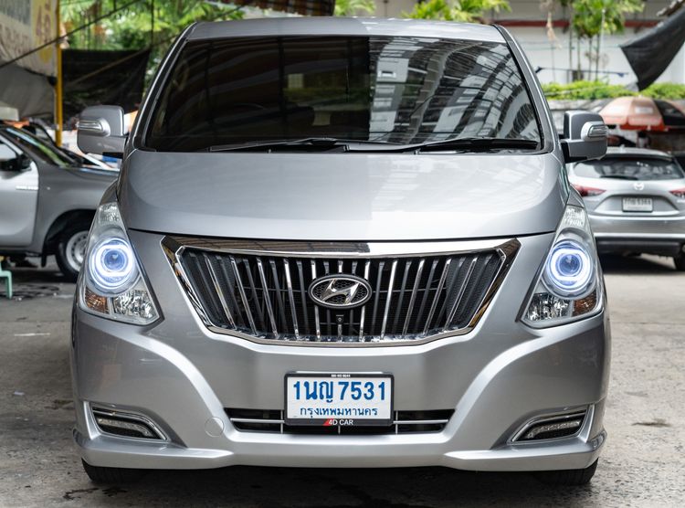 รถ Hyundai H-1  2.5 Deluxe สี เทา