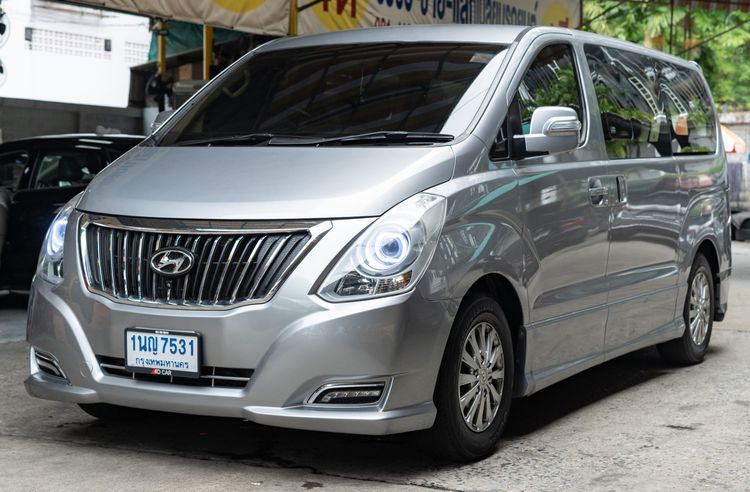 Hyundai H-1 2018 2.5 Deluxe Van ดีเซล ไม่ติดแก๊ส เกียร์อัตโนมัติ เทา รูปที่ 2