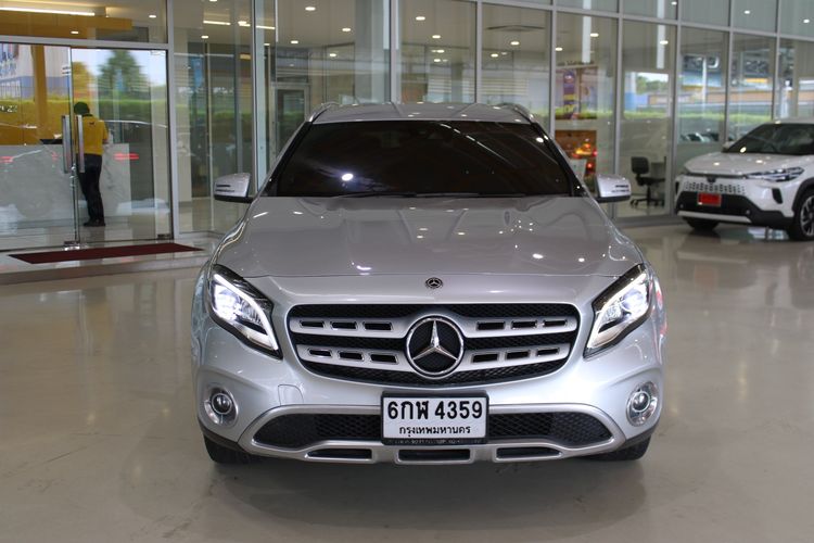 Mercedes-Benz GLA-Class 2017 GLA200 Sedan เบนซิน ไม่ติดแก๊ส เกียร์อัตโนมัติ เทา รูปที่ 2