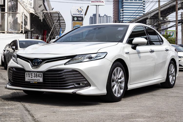 รถ Toyota Camry 2.5 Hybrid Premium สี ขาว