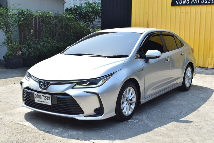 รถ Toyota Altis 1.8 Hybrid Mid สี บรอนซ์เงิน