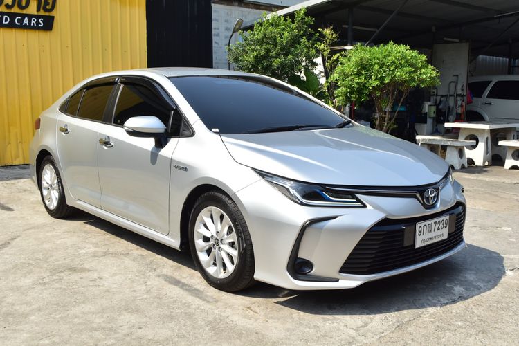 Toyota Altis 2019 1.8 Hybrid Mid Sedan ไฮบริด ไม่ติดแก๊ส เกียร์อัตโนมัติ บรอนซ์เงิน รูปที่ 2