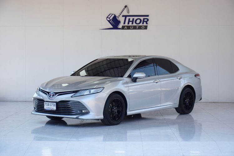 รถ Toyota Camry 2.5 Hybrid สี เทา