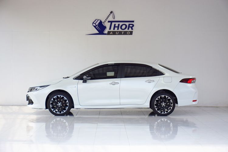 Toyota Altis 2023 1.8 Hybrid GR Sport Sedan ไฮบริด เกียร์อัตโนมัติ ขาว รูปที่ 3