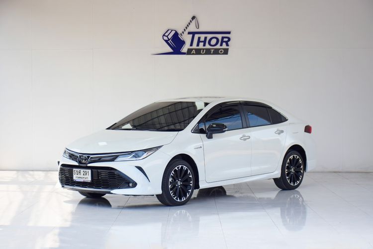 รถ Toyota Altis 1.8 Hybrid GR Sport สี ขาว