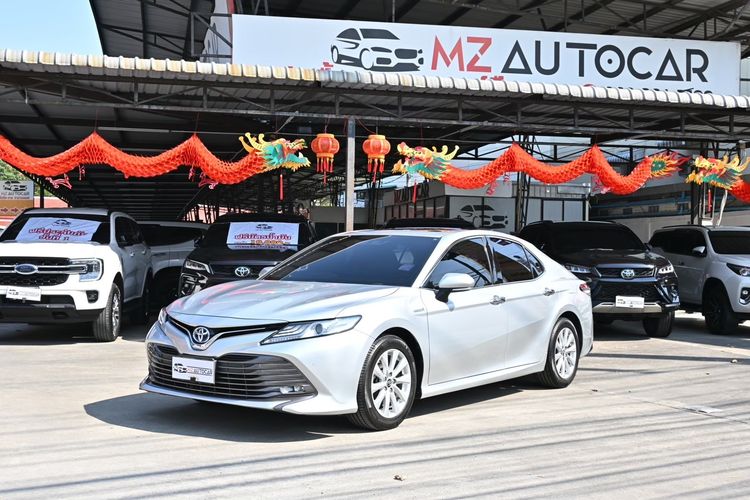 รถ Toyota Camry 2.5 Hybrid สี บรอนซ์เงิน