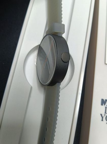 นาฬิกา NAVA Design รุ่น Plicate (Grey)  ดีไซน์โดย Benjamin Hubert อุปกรณ์ครบกล่อง รูปที่ 6