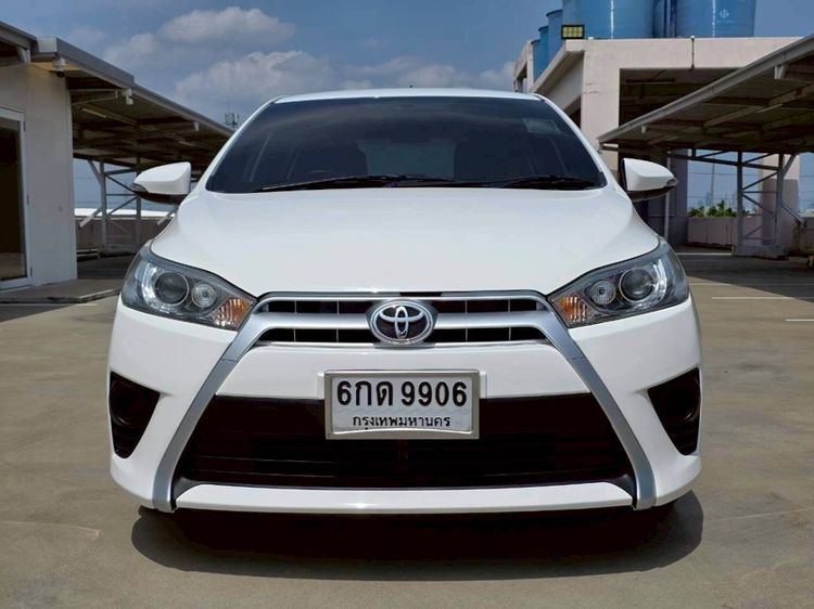 รถ Toyota Yaris 1.5 E สี ขาว