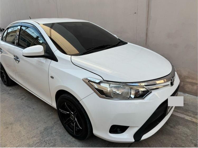 รถ Toyota Vios 1.5 J สี ขาว