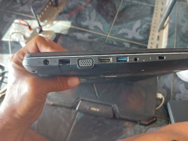 โน๊ตบุ๊ค asus k455l i3เจน4 ram4 hhd 500 bg มีตำหนิจอเส้น ลำโพงเทา แถมลำโพงให้ครับ
