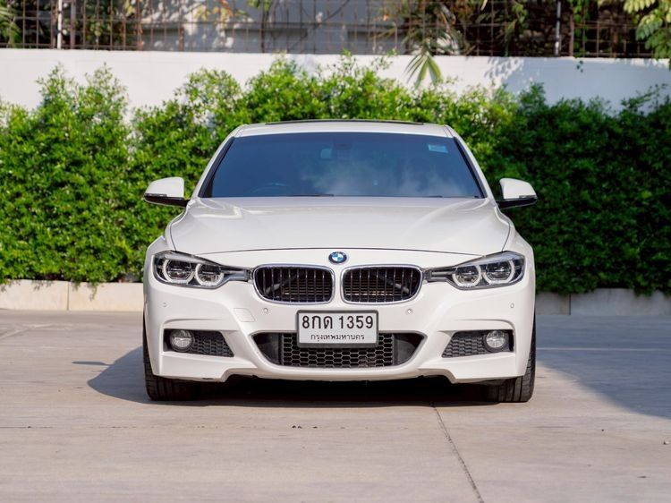 BMW Series 3 2019 330e Sedan ปลั๊กอินไฮบริด (PHEV) ไม่ติดแก๊ส เกียร์อัตโนมัติ ขาว รูปที่ 3