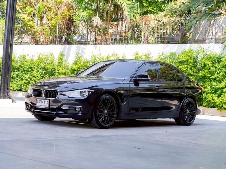 รถ BMW Series 3 330e สี ดำ