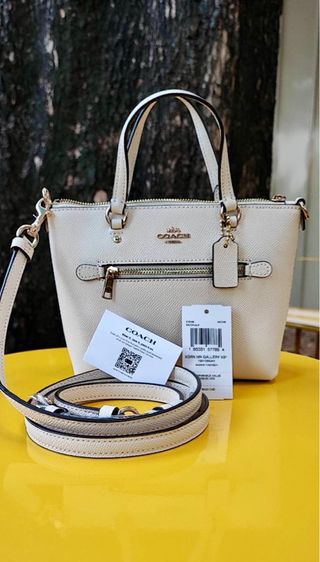 หญิง หนังแท้ Coach กระเป๋าถือสะพายข้างทรงพัดมินิ สีขาว อะไหล่ทอง