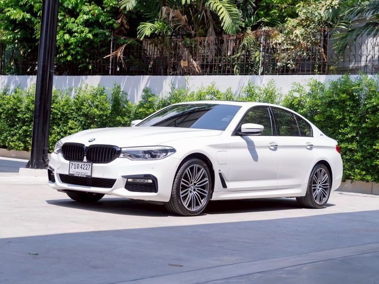 รถ BMW Series 5 530e สี ขาว