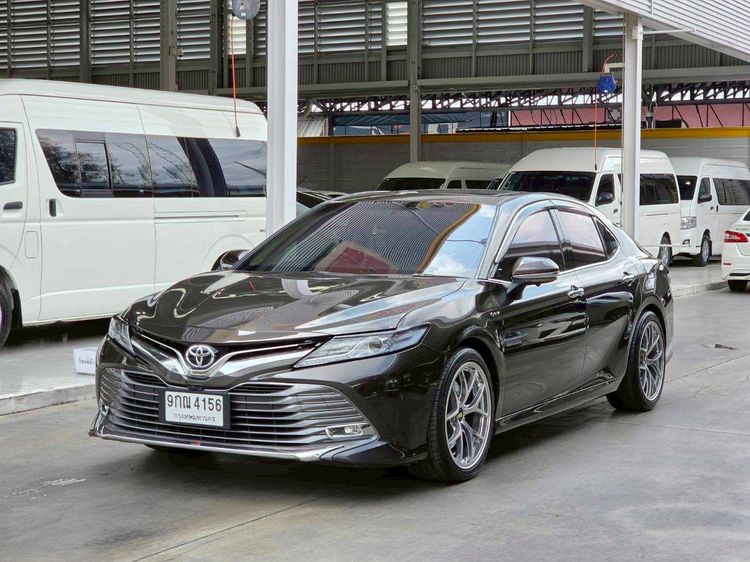 รถ Toyota Camry 2.5 HEV Premium สี ดำ