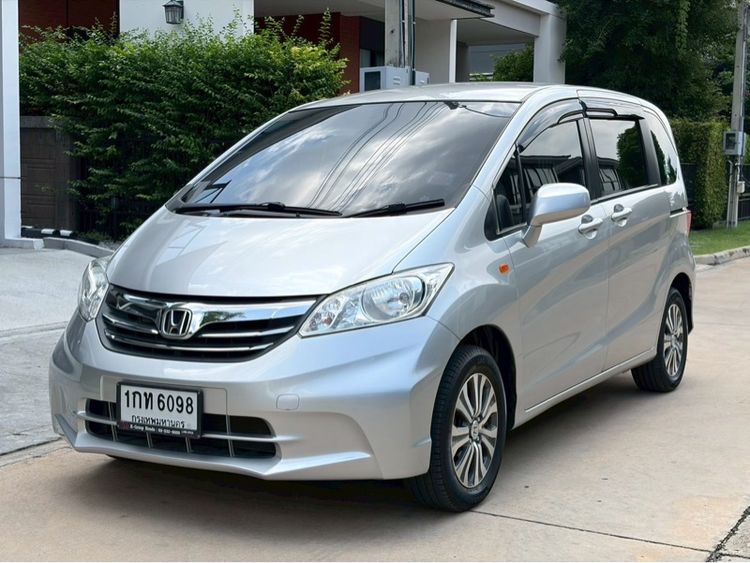 Honda Freed 2013 1.5 EL Van เบนซิน ไม่ติดแก๊ส เกียร์อัตโนมัติ ขาว รูปที่ 2