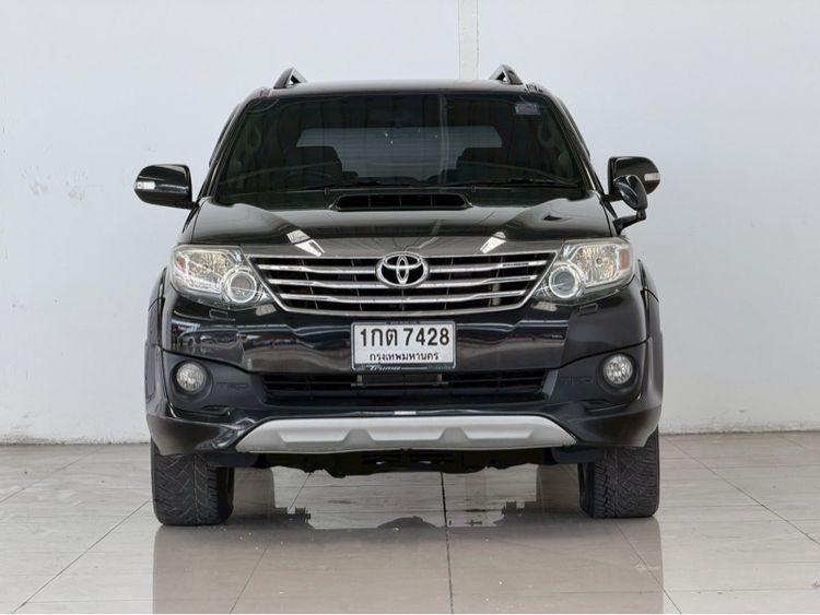 รถ Toyota Fortuner 3.0 TRD Sportivo 4WD สี ดำ