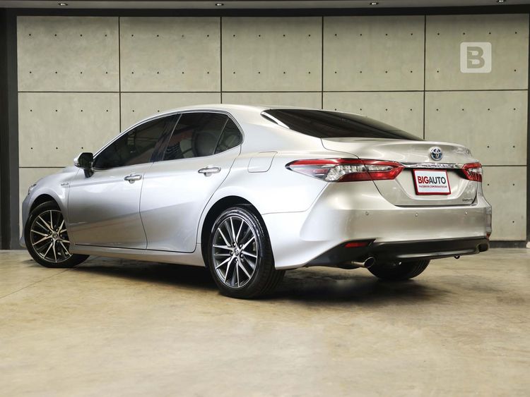 Toyota Camry 2022 2.5 HEV Premium Sedan ไฮบริด ไม่ติดแก๊ส เกียร์อัตโนมัติ เทา รูปที่ 4