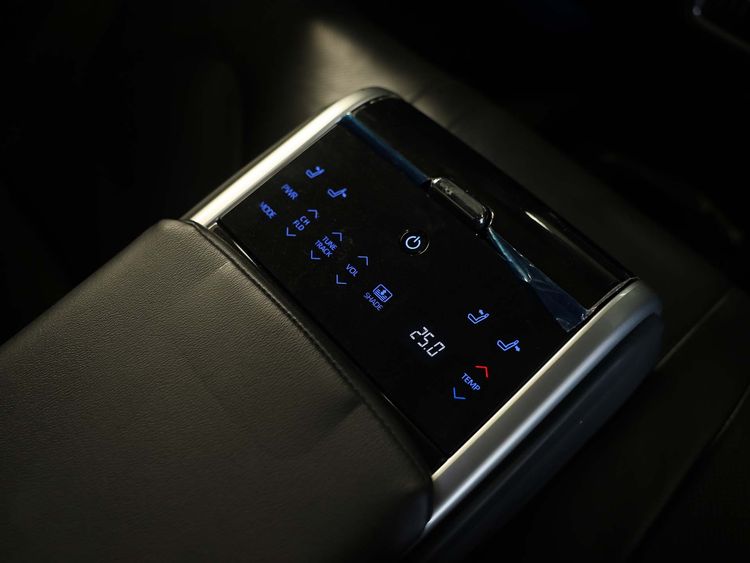 Toyota Camry 2019 2.5 Hybrid Premium Sedan ไฮบริด ไม่ติดแก๊ส เกียร์อัตโนมัติ ดำ รูปที่ 4