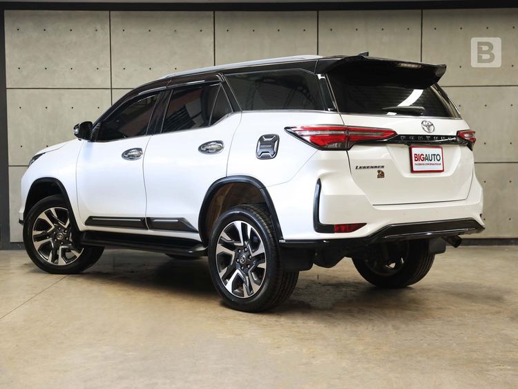 Toyota Fortuner 2023 2.4 Legender Black Top Utility-car ดีเซล ไม่ติดแก๊ส เกียร์อัตโนมัติ ขาว รูปที่ 4