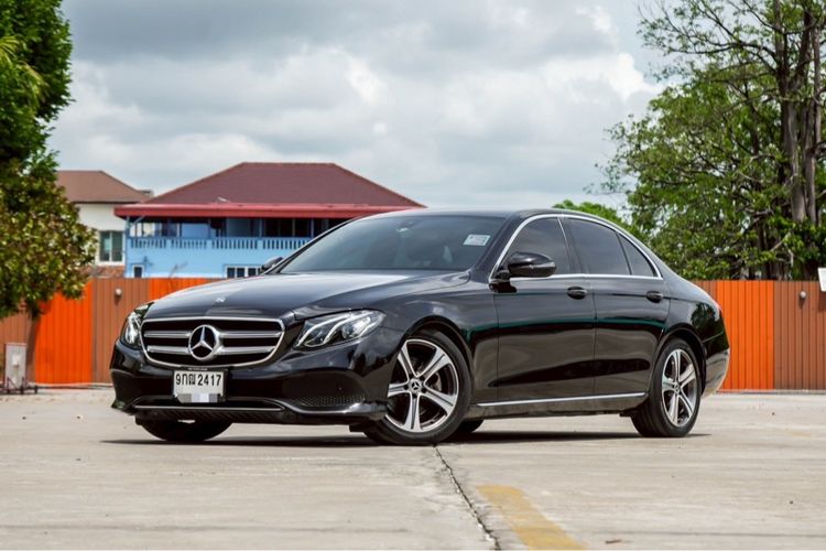 รถ Mercedes-Benz E-Class E220 CDI สี ดำ