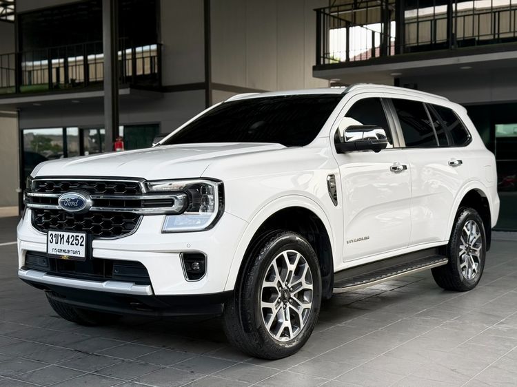 รถ Ford Everest 2.0 Titanium Plus สี ขาว